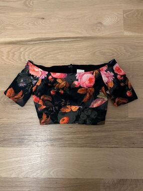 H&M floral crop top in Size 4